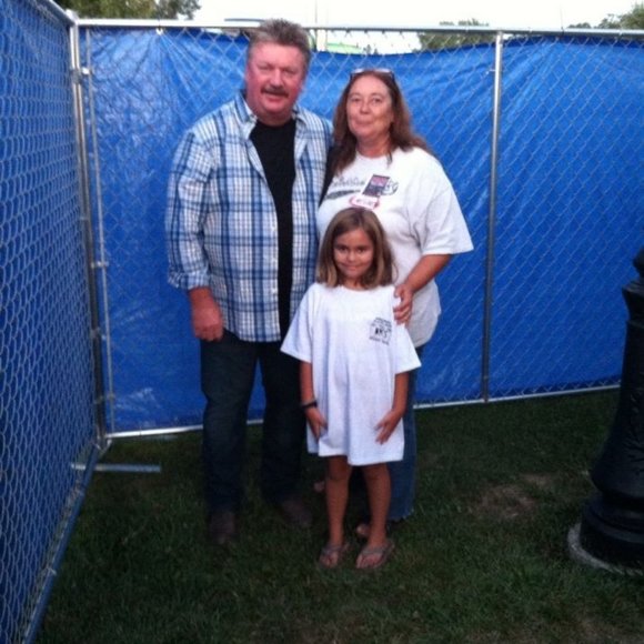 CLOSET CLEAN OUT! BUNDLE 3 OR MORE FOR 50% OFF - Picture 10 of 16